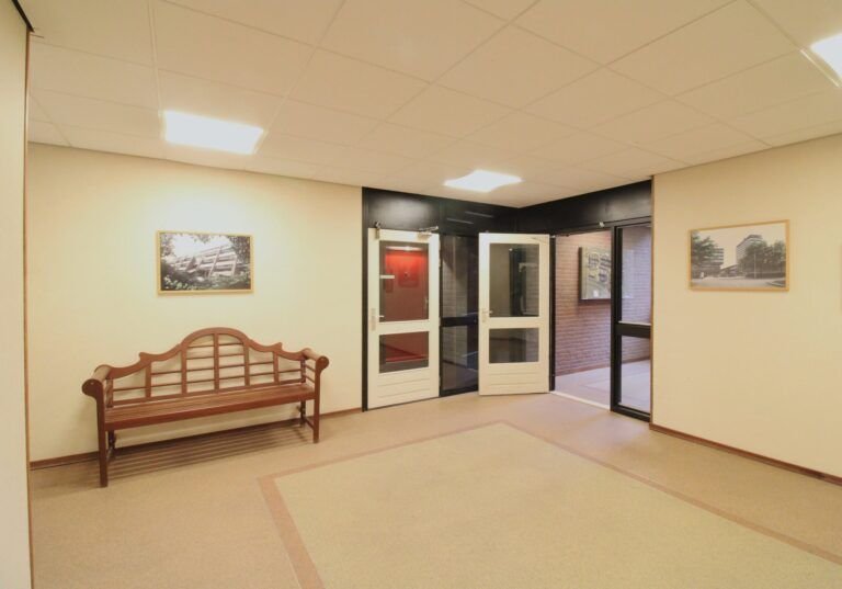 Peaceful living with south-facing balcony - Image 4