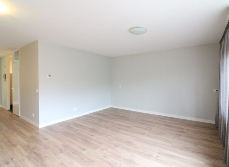 Peaceful living with south-facing balcony - Image 9