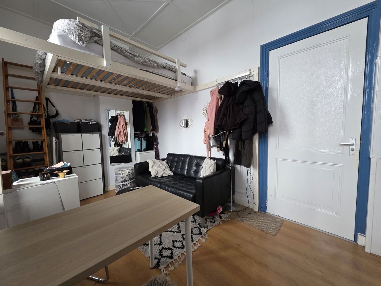 Student room with private kitchen - Image 2