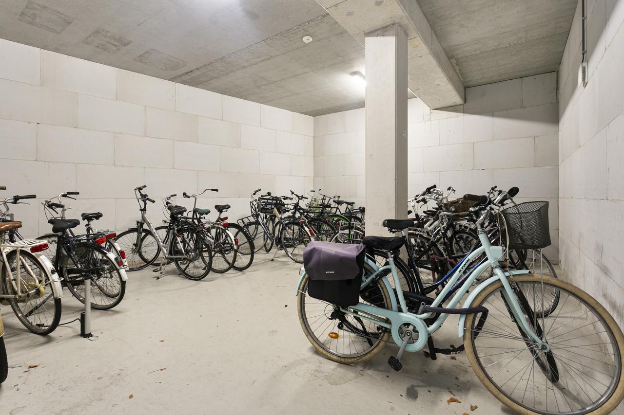 Bright student studio eligible for housing allowance - Image 8