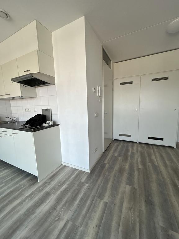 Bright student studio eligible for housing allowance - Image 5