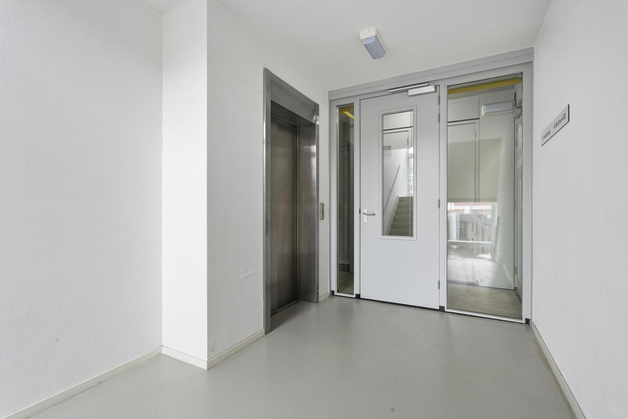 Bright student studio eligible for housing allowance - Image 3