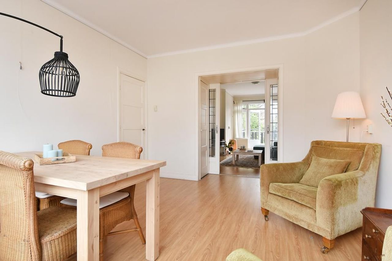 Spacious double upper house in the center of Voorburg - Image 2