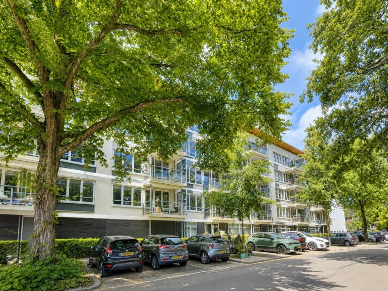 3-Room Apartment with New Kitchen and Balcony - Image 1