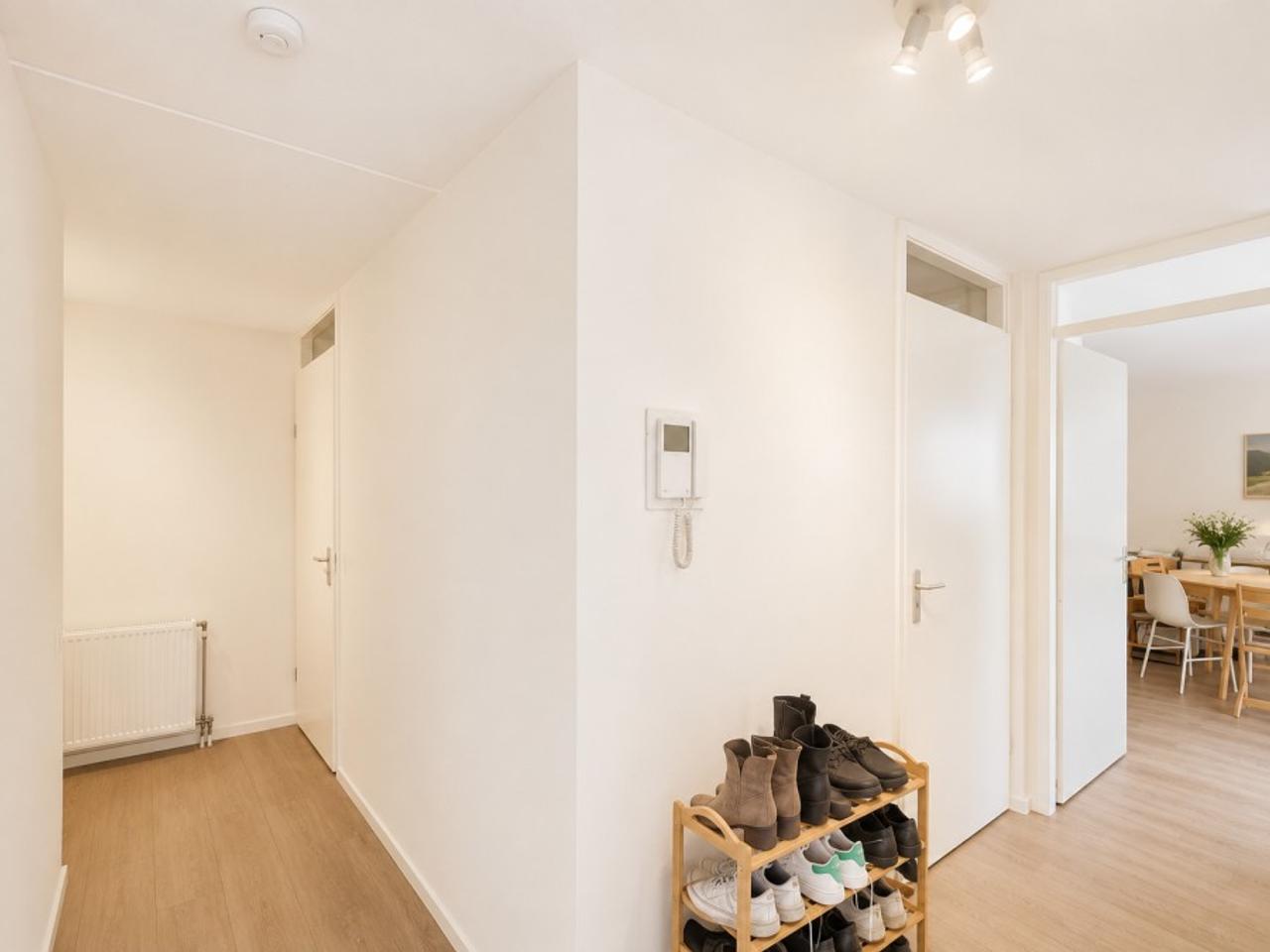 3-Room Apartment with New Kitchen and Balcony - Image 2