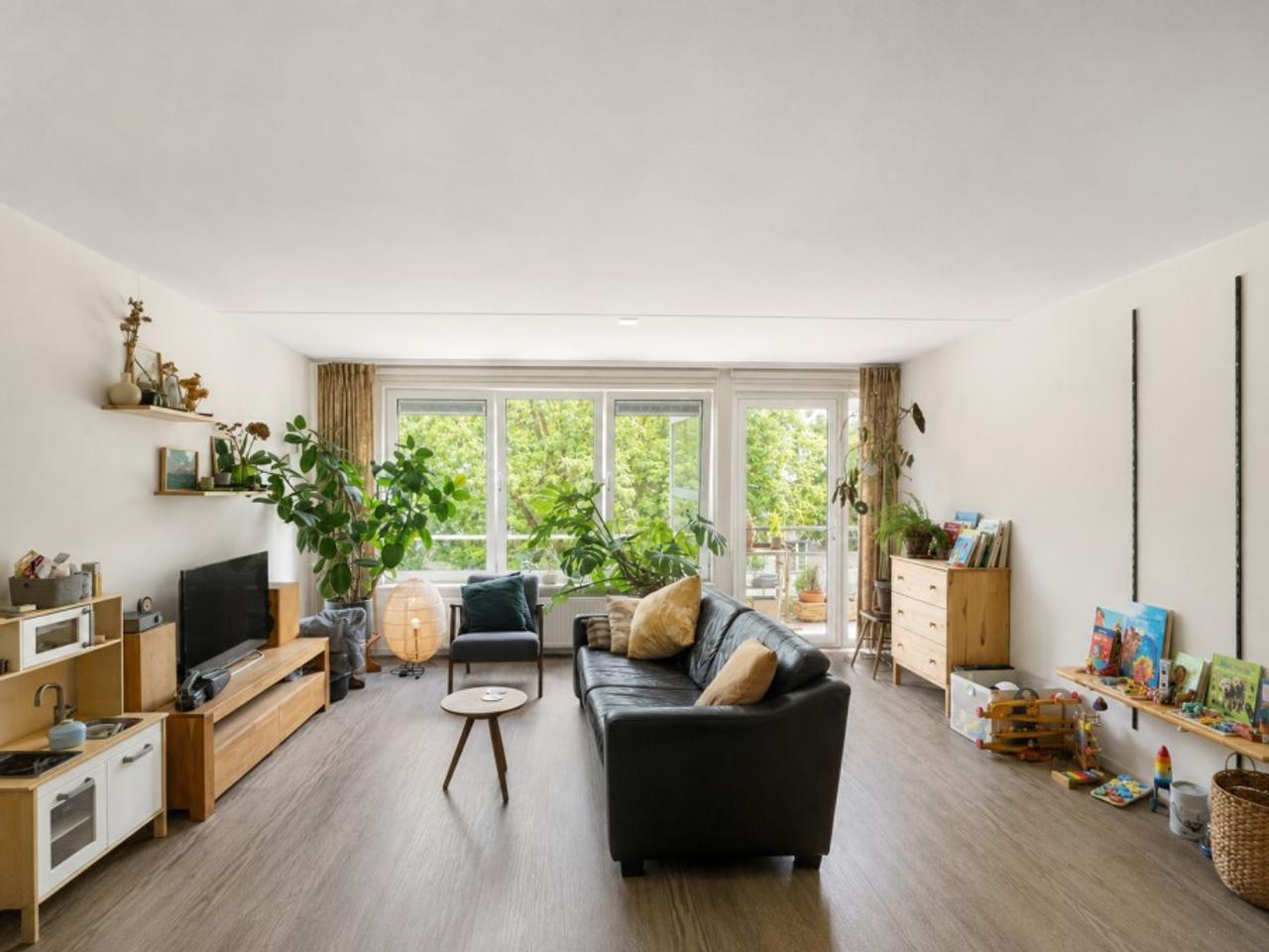 3-Room Apartment with New Kitchen and Balcony - Image 3