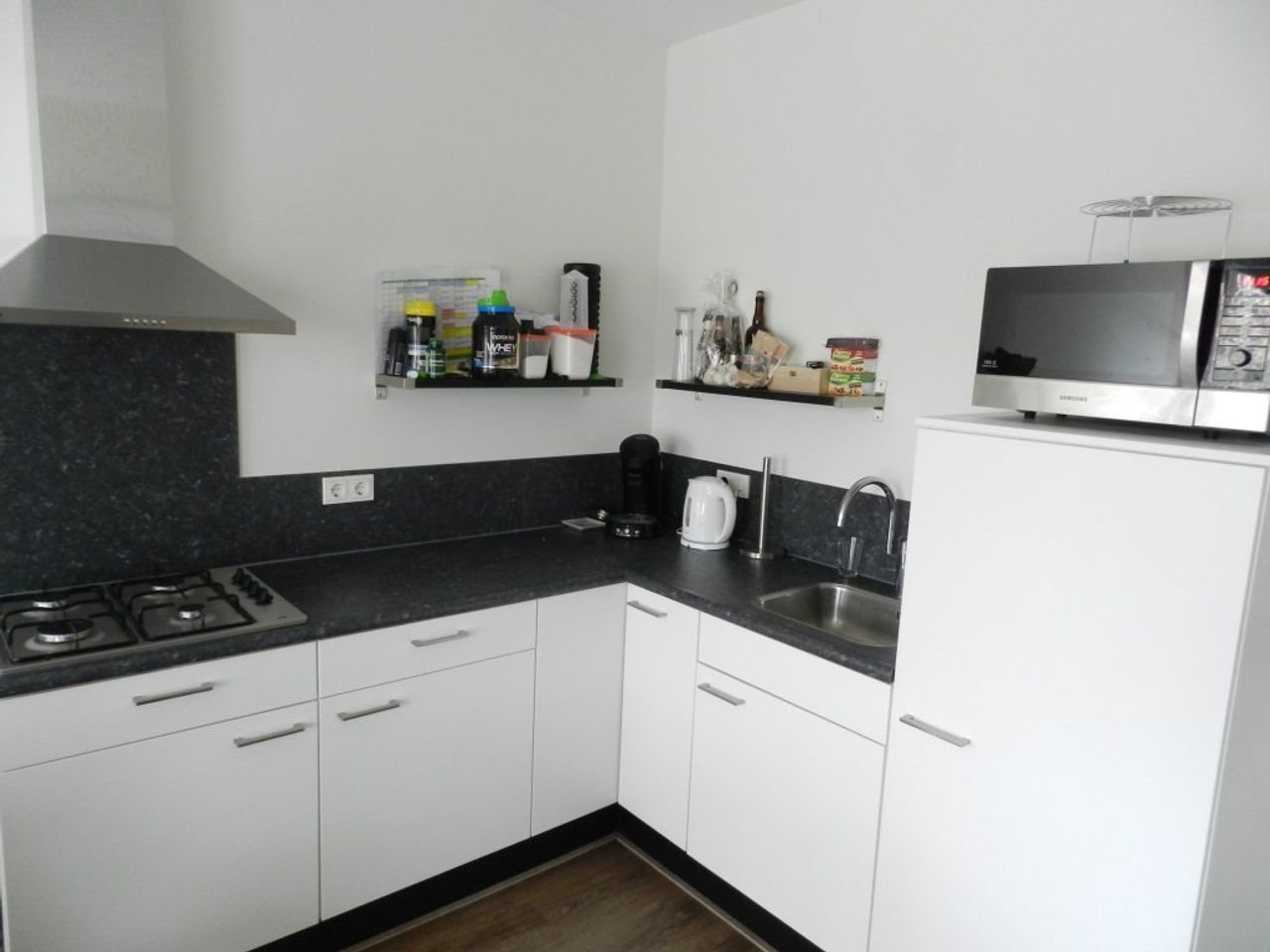 Energy-efficient apartment with private parking space - Image 6