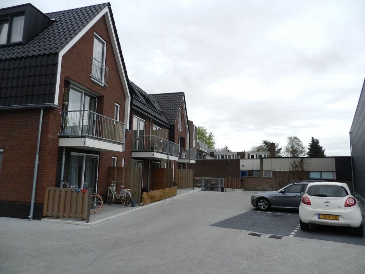 Energy-efficient apartment with private parking space - Image 3