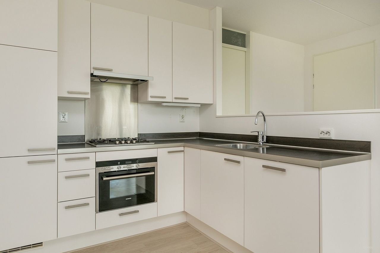 Uitzicht over de haven op de 8e etage - Afbeelding 11