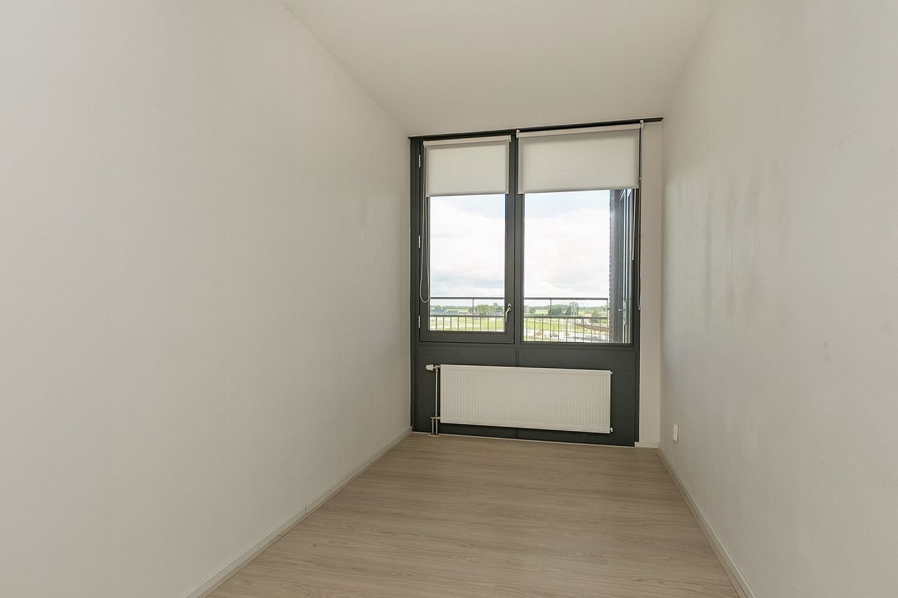 Uitzicht over de haven op de 8e etage - Afbeelding 15