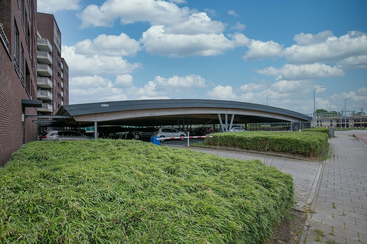 Uitzicht over de haven op de 8e etage - Afbeelding 17