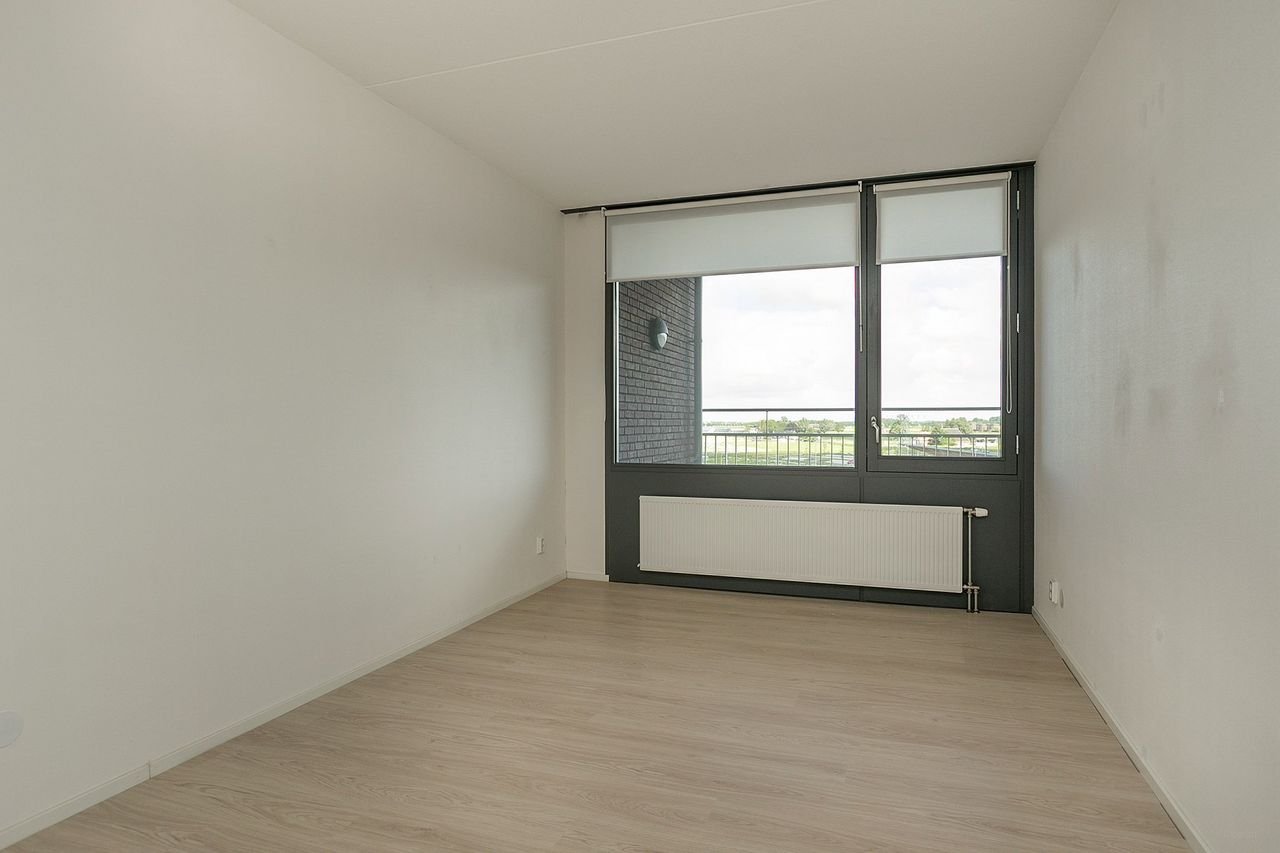 Uitzicht over de haven op de 8e etage - Afbeelding 14