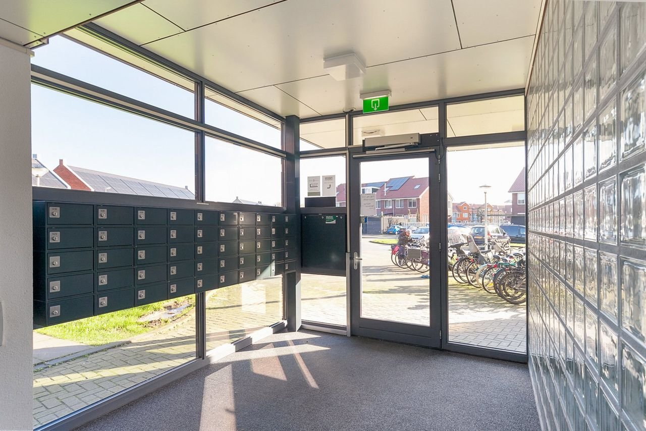 Uitzicht over de haven op de 8e etage - Afbeelding 7