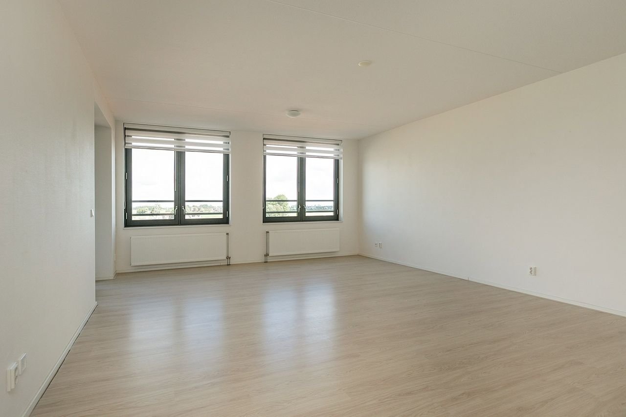 Uitzicht over de haven op de 8e etage - Afbeelding 8