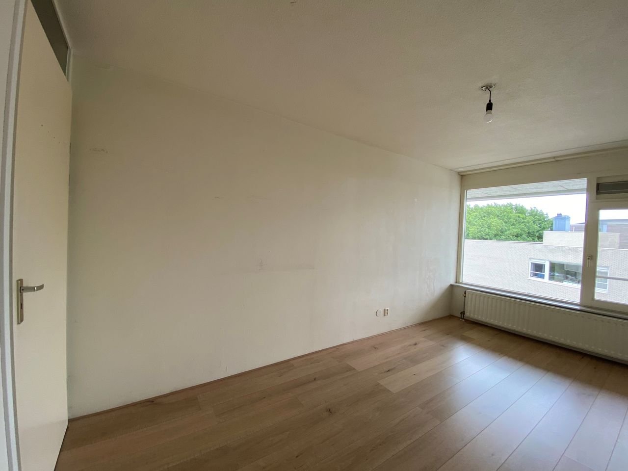 Spacious apartment (82m²) with private parking - Image 1