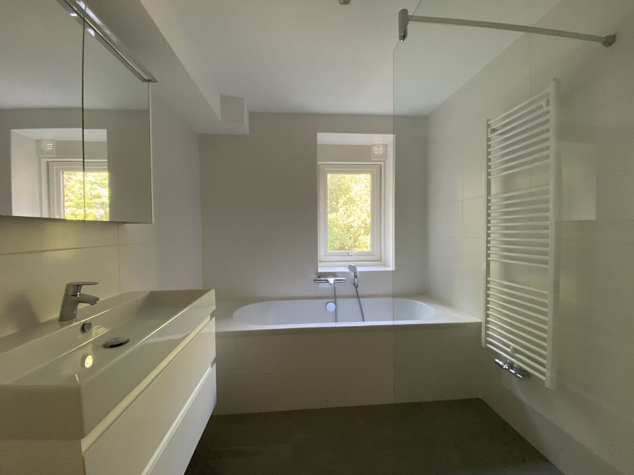 Renovated 3-room apartment with green views - Image 7