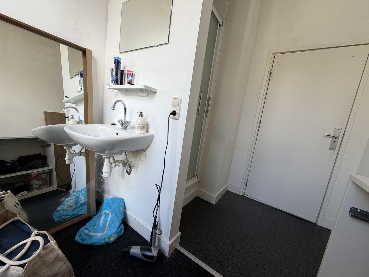 Room with Private Shower near Zwolle Station - Image 8