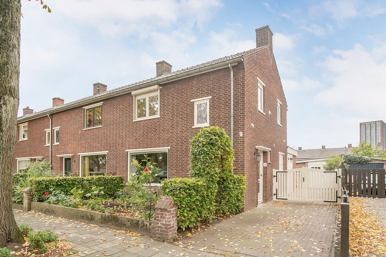 Gemeubileerd hoekhuis met tuin - Afbeelding 1
