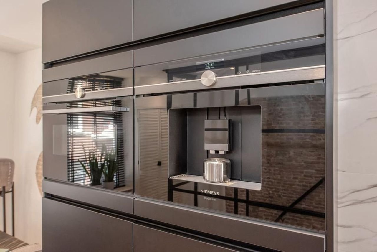 Furnished apartment with roof terrace in the center of Delft - Image 10