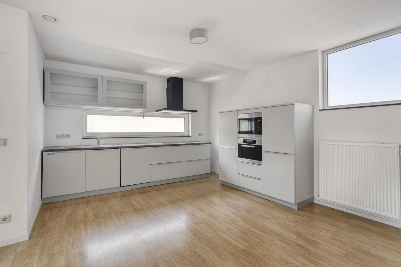 Licht appartement aan Herdenkingsplein - Afbeelding 13