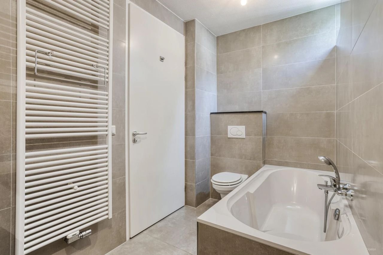 Licht appartement aan Herdenkingsplein - Afbeelding 21