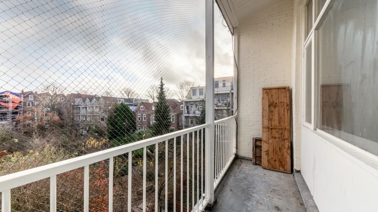 Spacious 6-room apartment in the Oude Noorden - Image 4