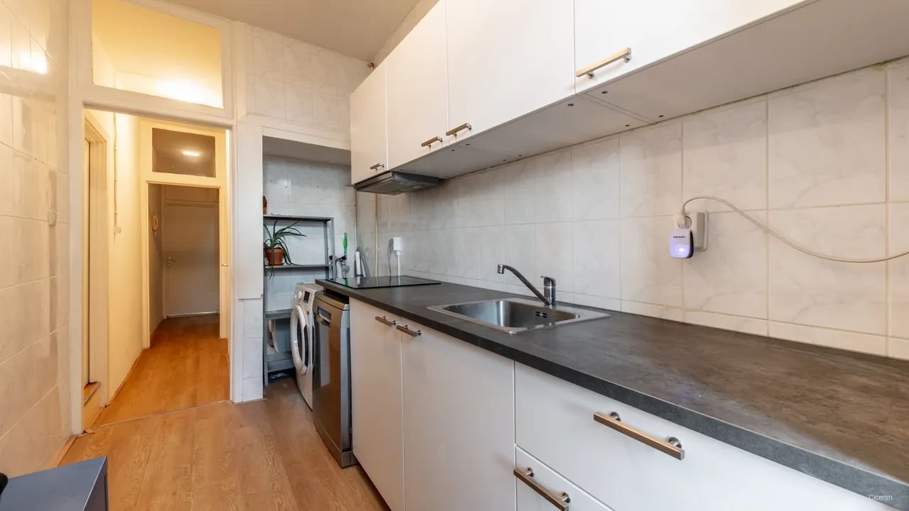 Spacious 6-room apartment in the Oude Noorden - Image 9