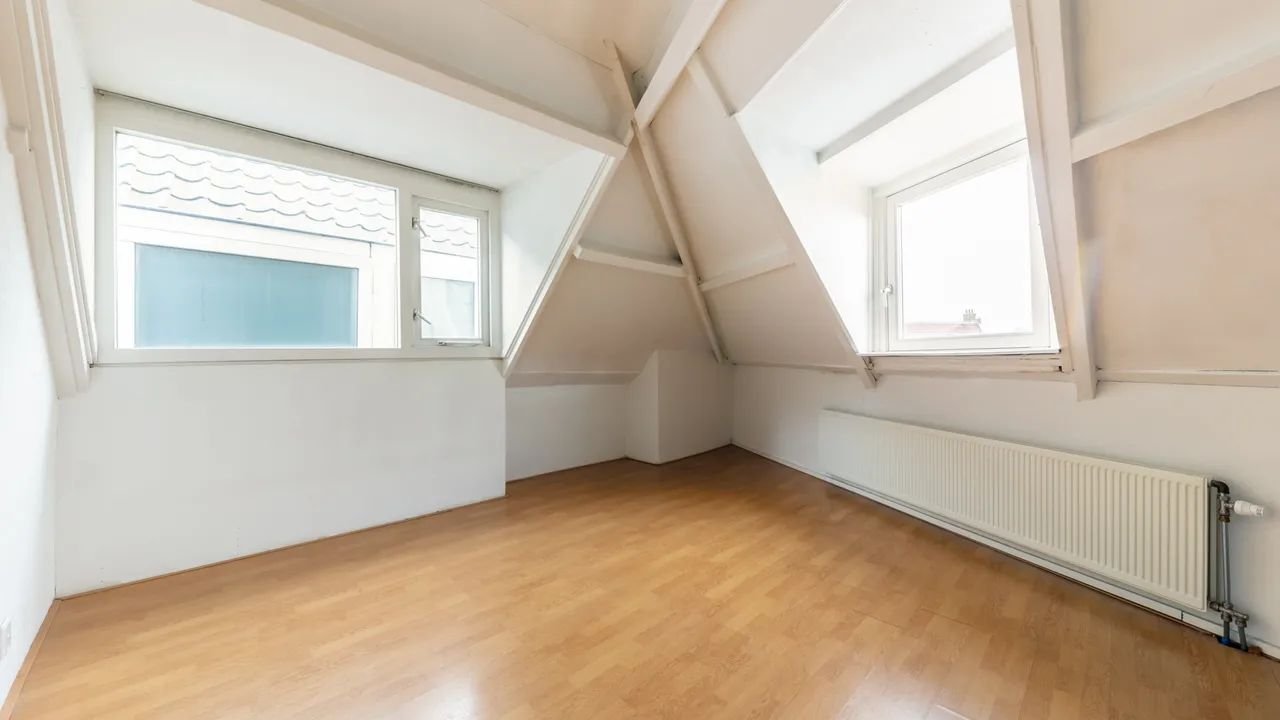 Spacious 6-room apartment in the Oude Noorden - Image 12