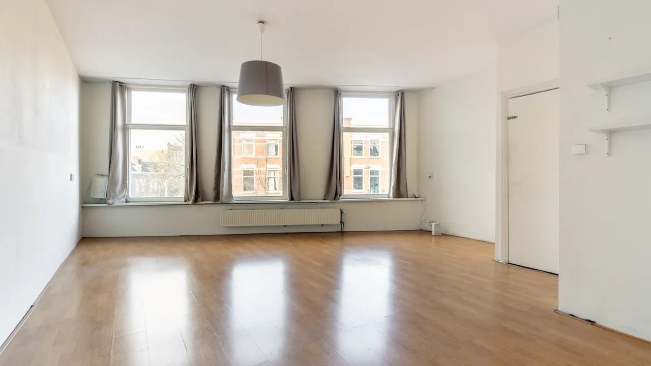 Spacious 6-room apartment in the Oude Noorden - Image 2