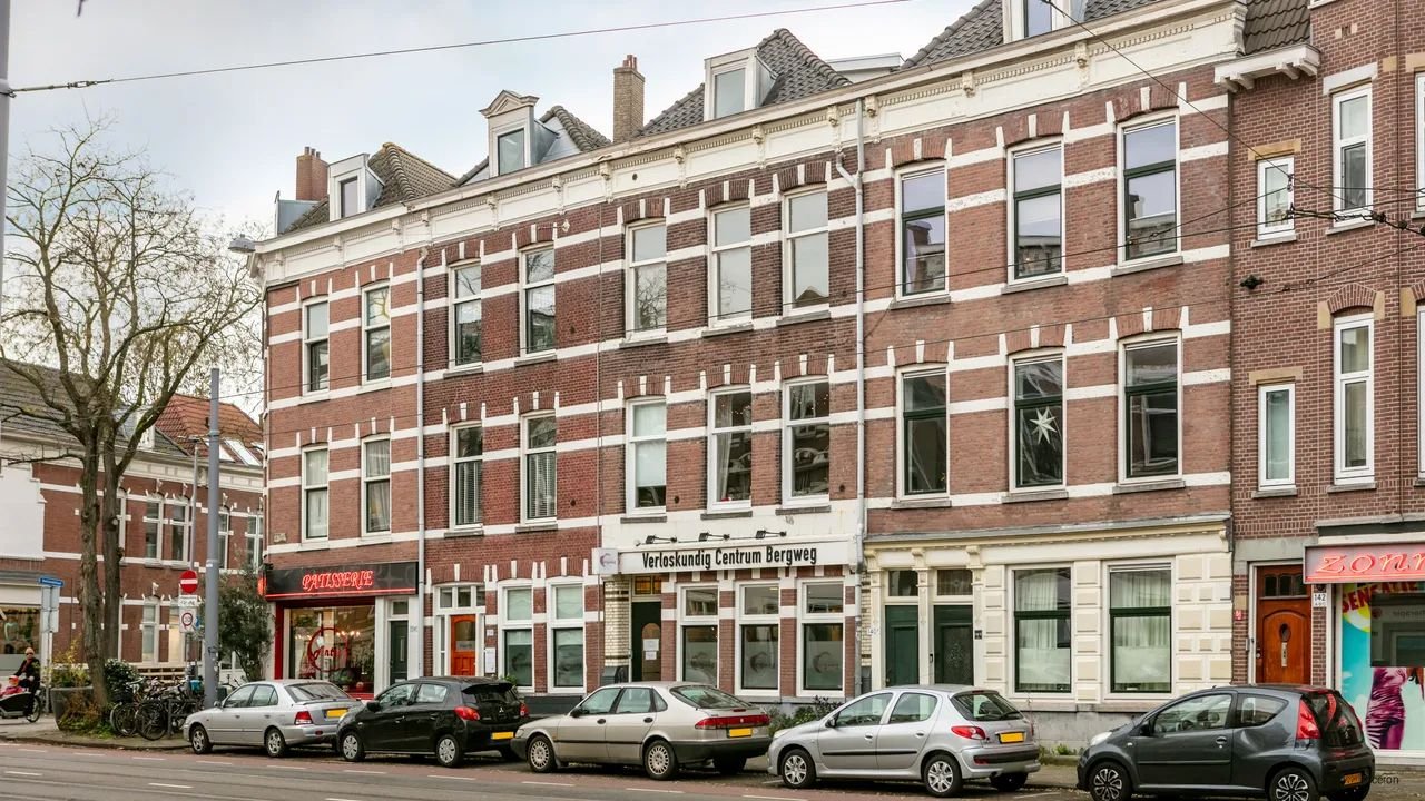 Spacious 6-room apartment in the Oude Noorden - Image 1