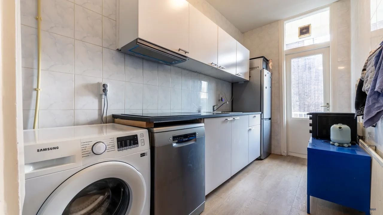 Spacious 6-room apartment in the Oude Noorden - Image 8
