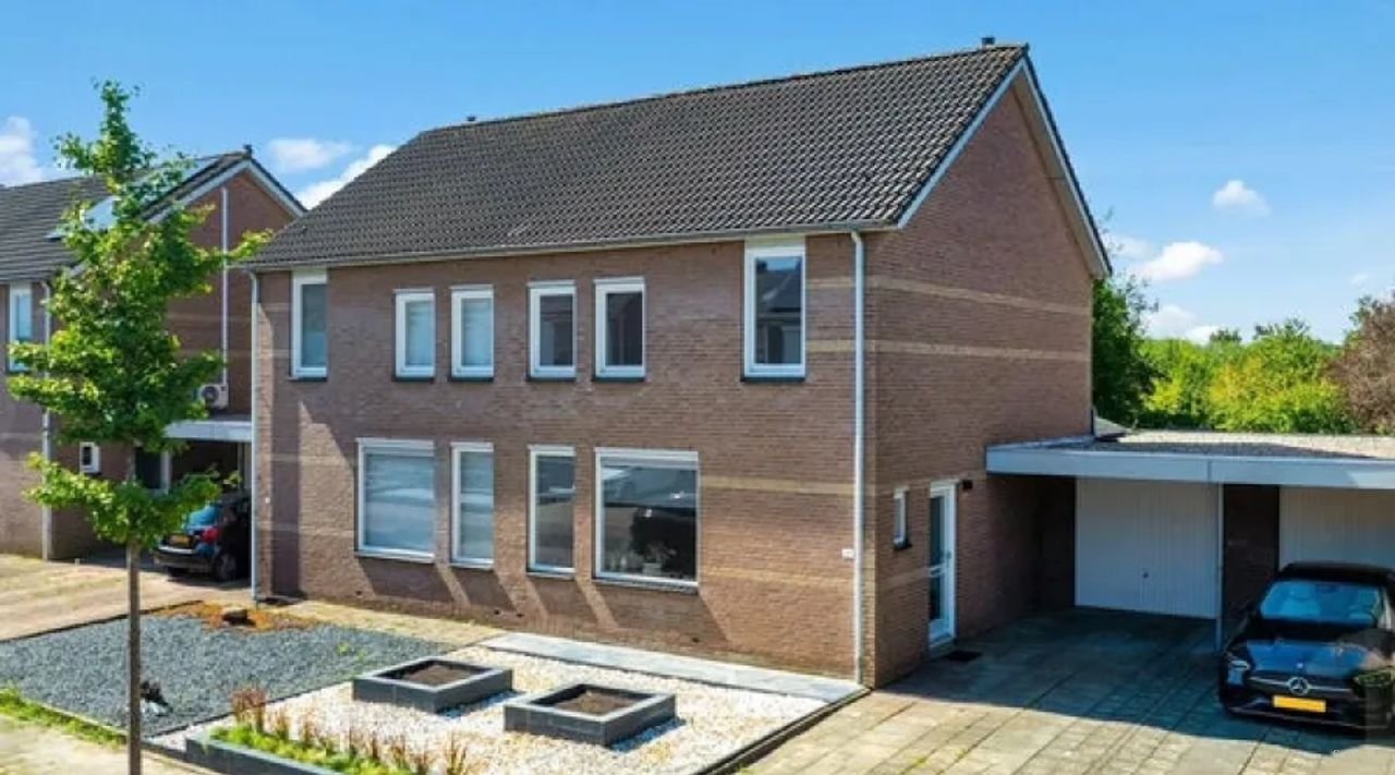 Halfvrijstaand met garage in De Hemelder - Afbeelding 1