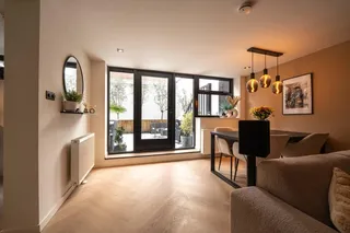 Ungerplein: Tuin én garage in hartje Rotterdam