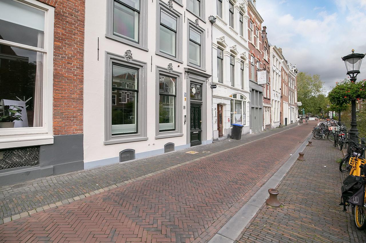 Studio on Oudegracht with City Garden - Image 21