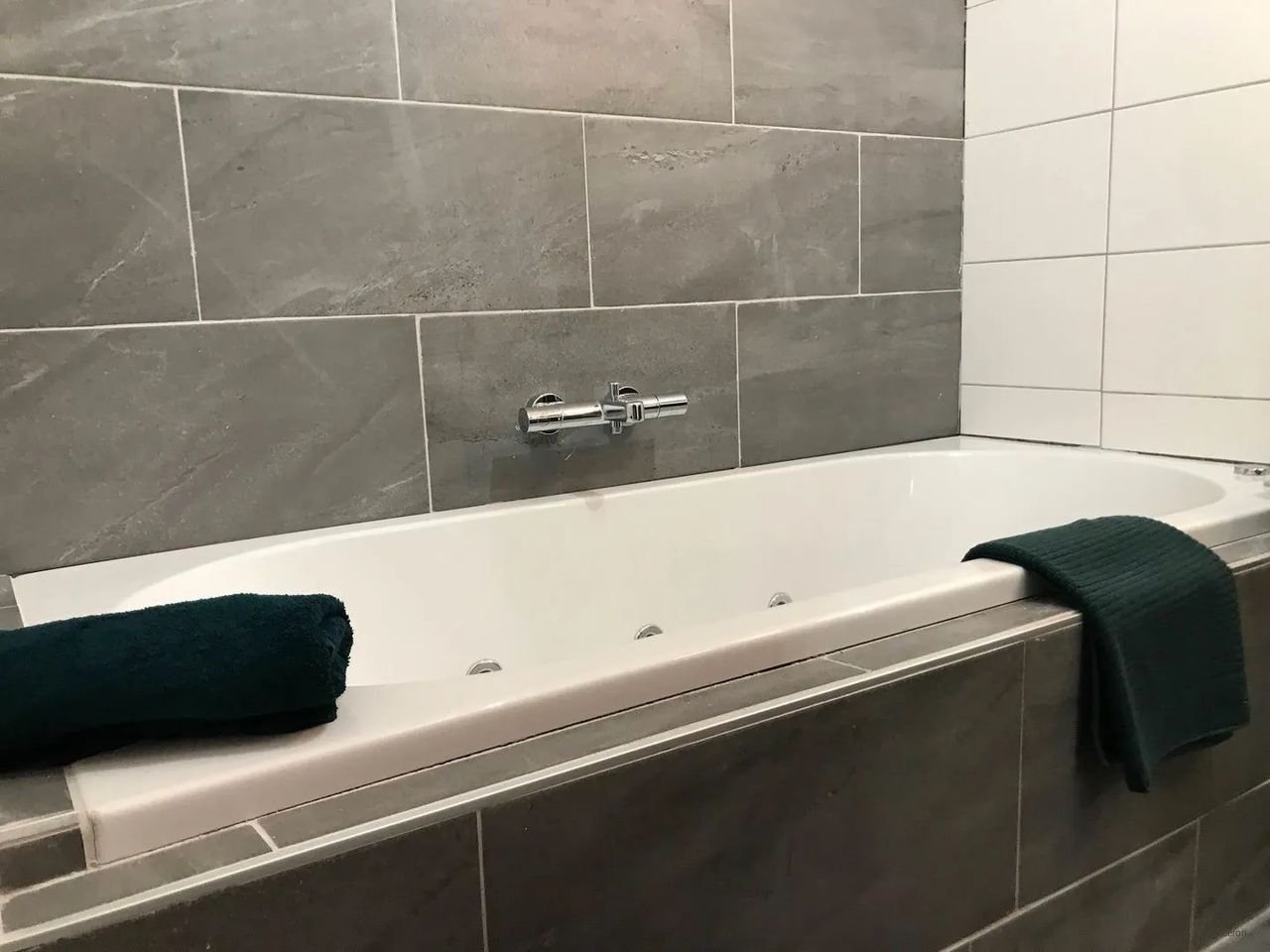 Modern and gas-free apartment with roof terrace - Image 12