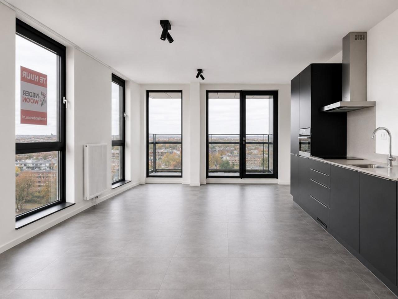 2-kamer appartement op de 9e etage in hartje Emmen - Afbeelding 2