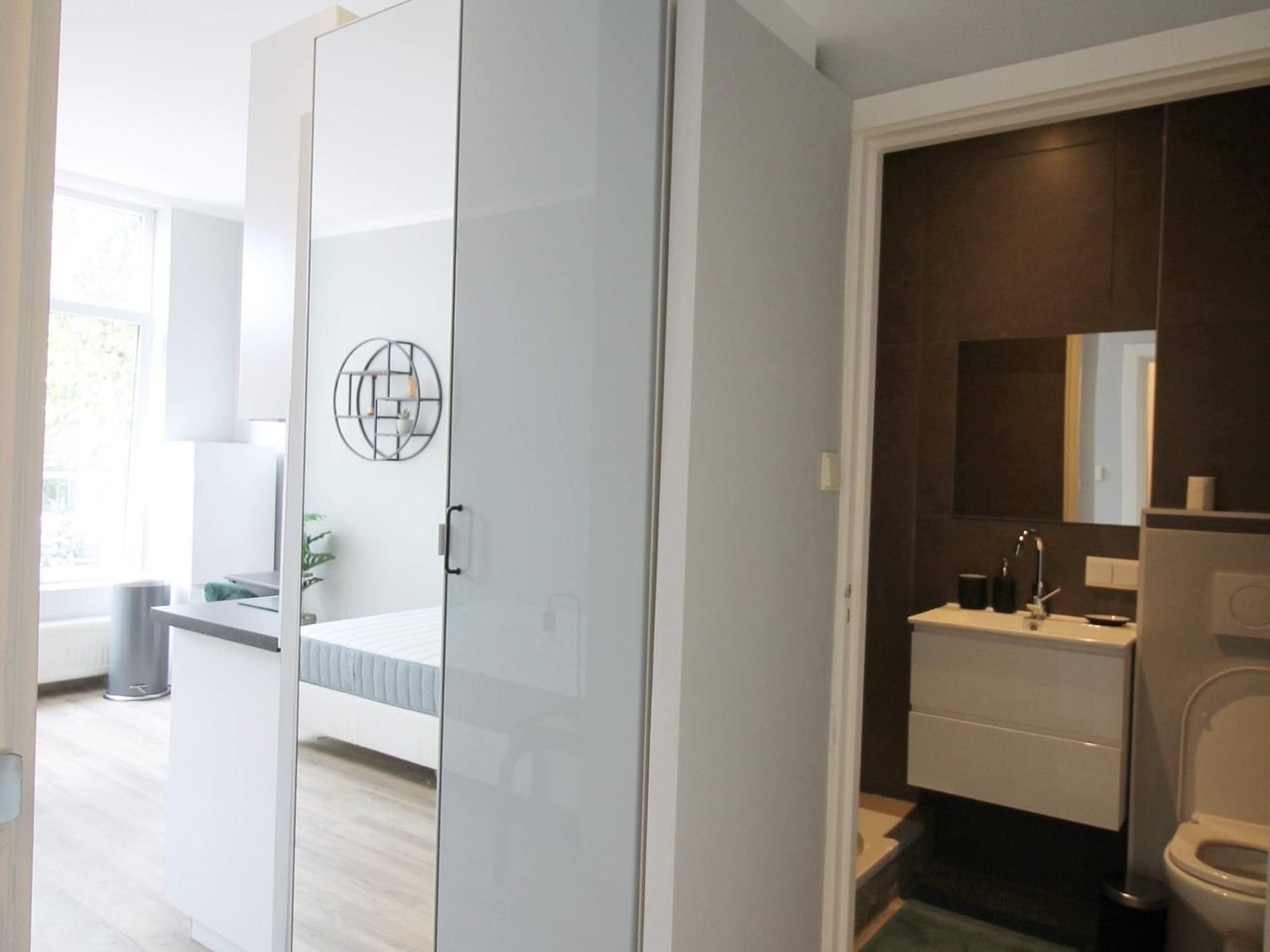 Lichte short-stay studio aan het Spui - Afbeelding 8