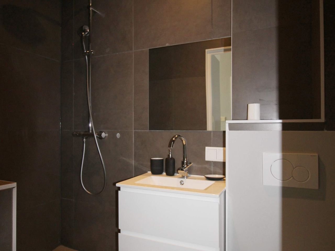 Lichte short-stay studio aan het Spui - Afbeelding 11