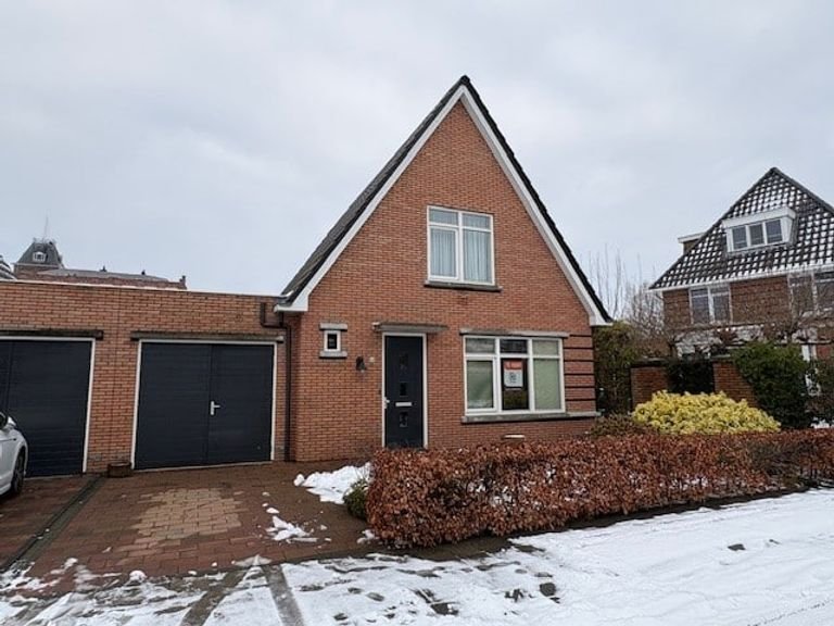 Spacious semi-detached house with garage in Boekelo - Image 1