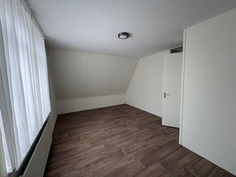 Spacious semi-detached house with garage in Boekelo - Image 14