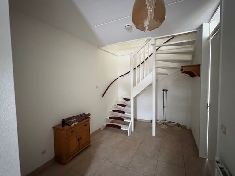 Spacious semi-detached house with garage in Boekelo - Image 2