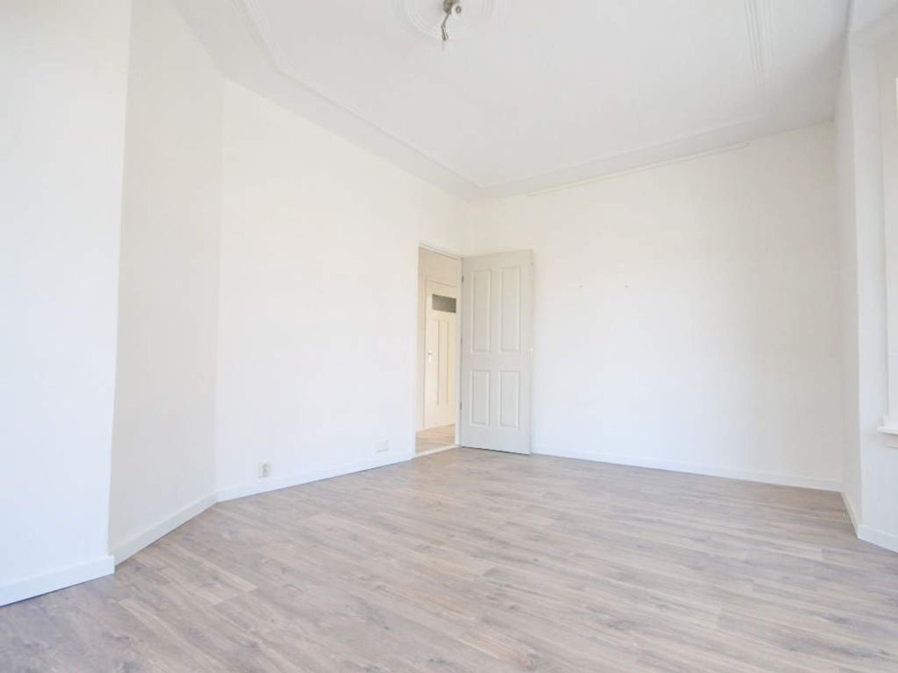 Bright corner apartment for students - Image 10