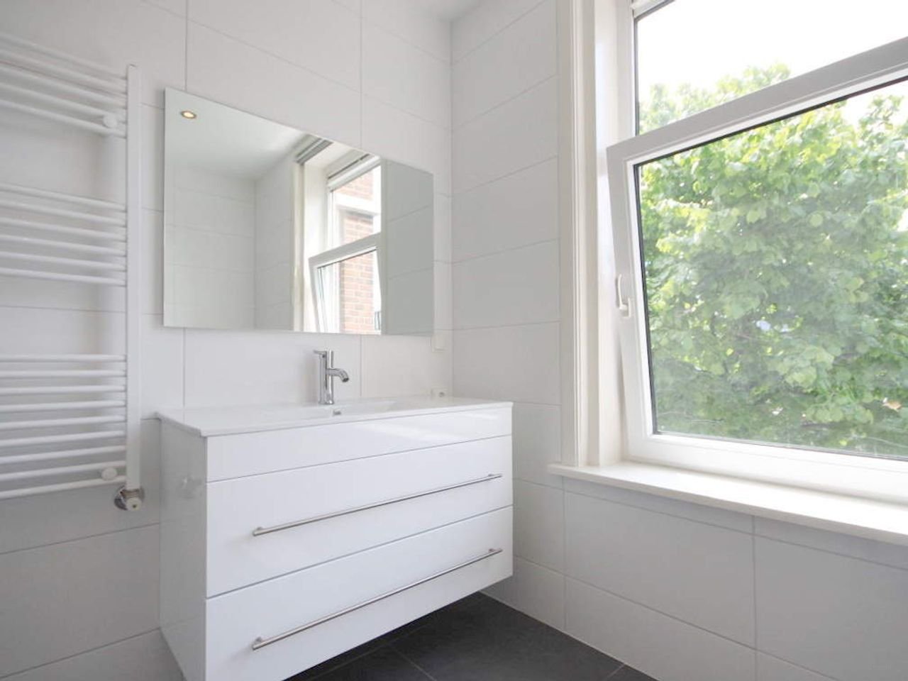 Bright corner apartment for students - Image 6