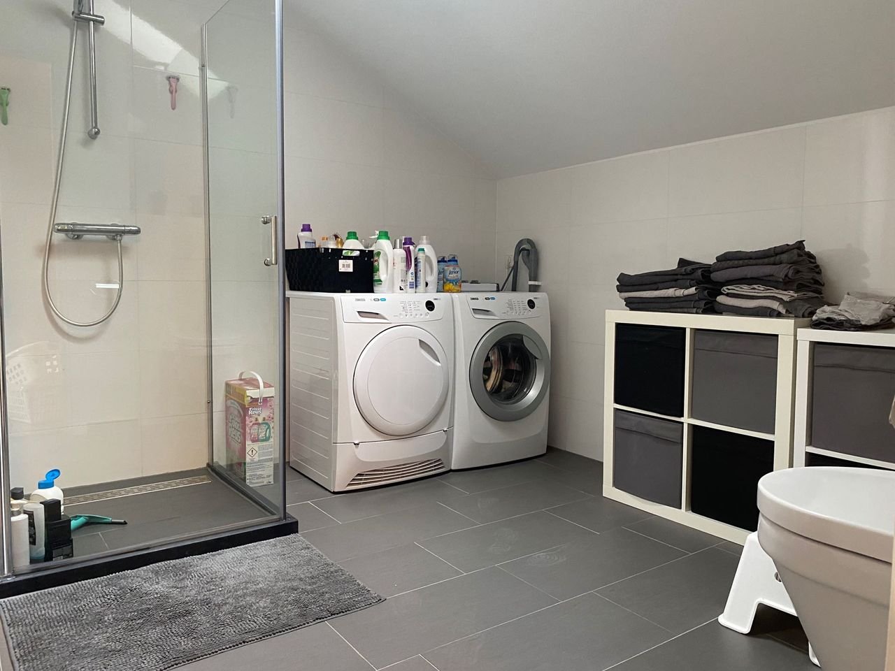 Ruime bovenwoning met waterzicht - Afbeelding 13