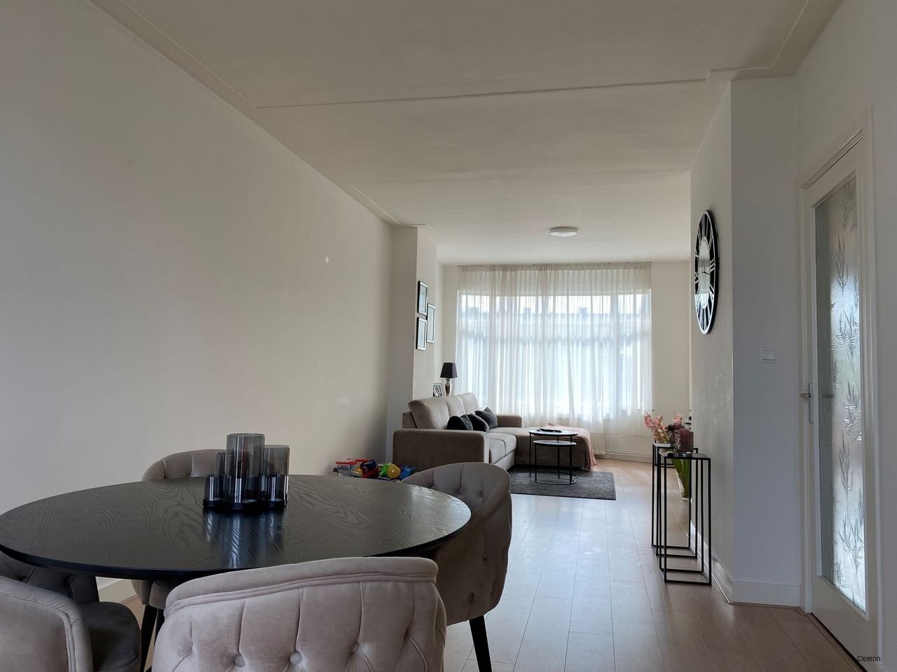 Ruime bovenwoning met waterzicht - Afbeelding 2