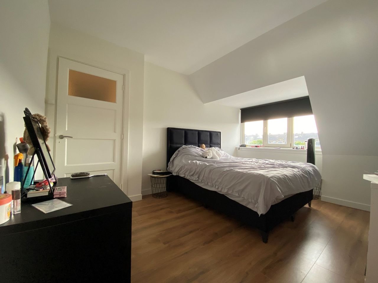 Ruime bovenwoning met waterzicht - Afbeelding 9