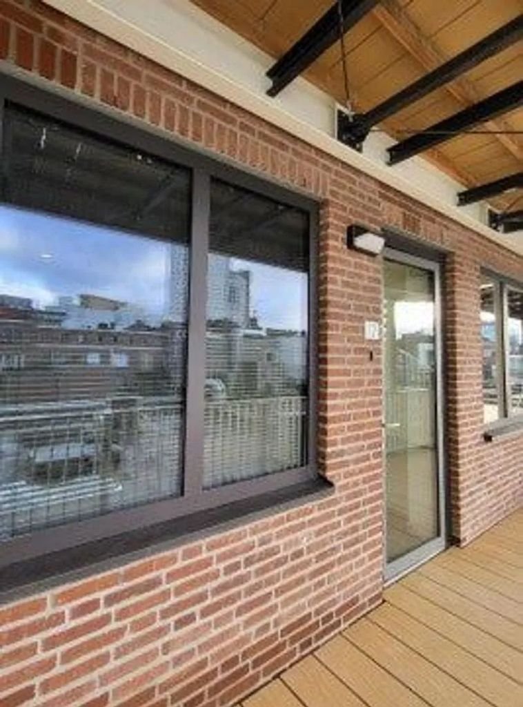 Modern living in the heart of Eindhoven with terrace - Image 2