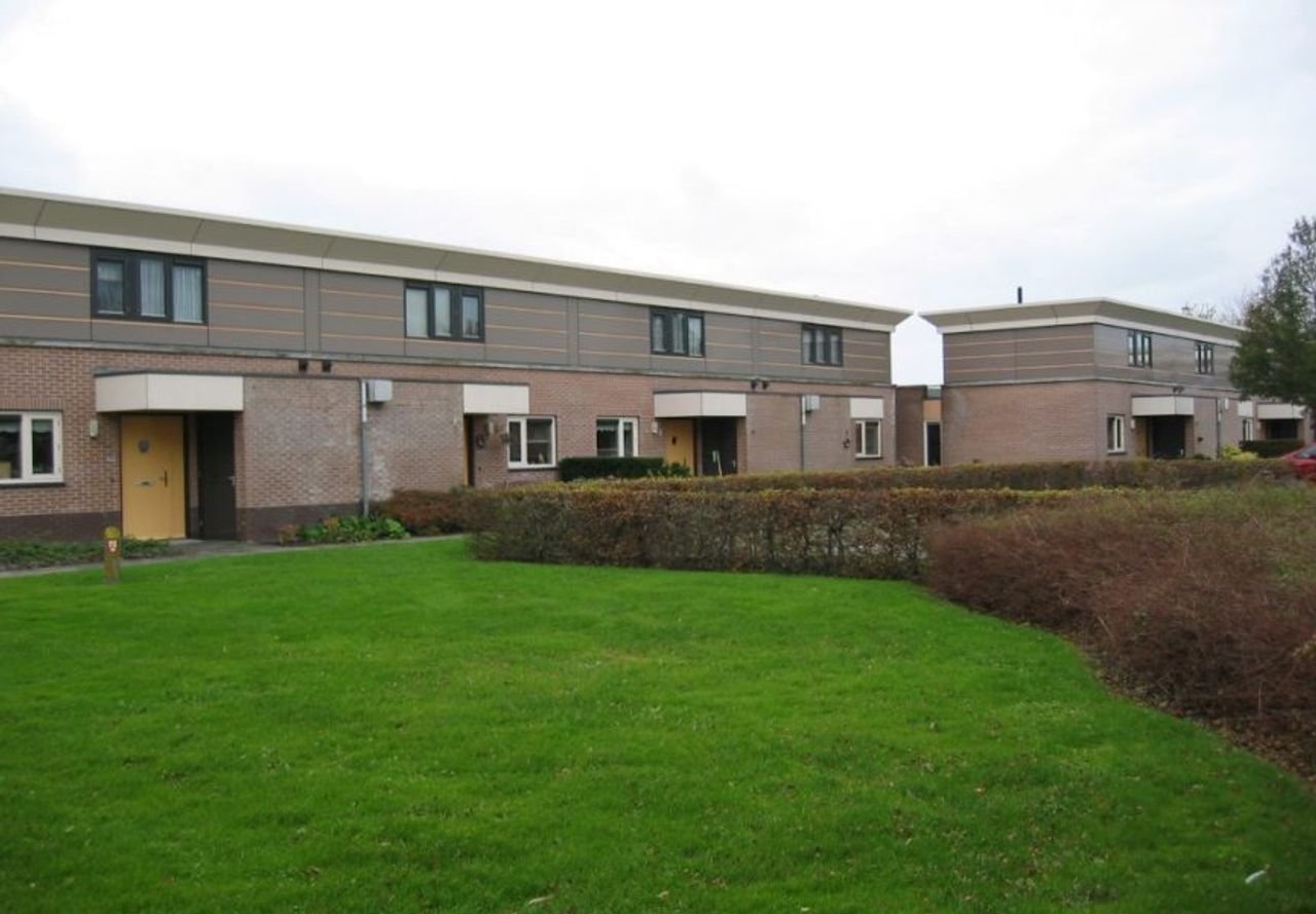 Senior housing with unobstructed views in Menaam - Image 1