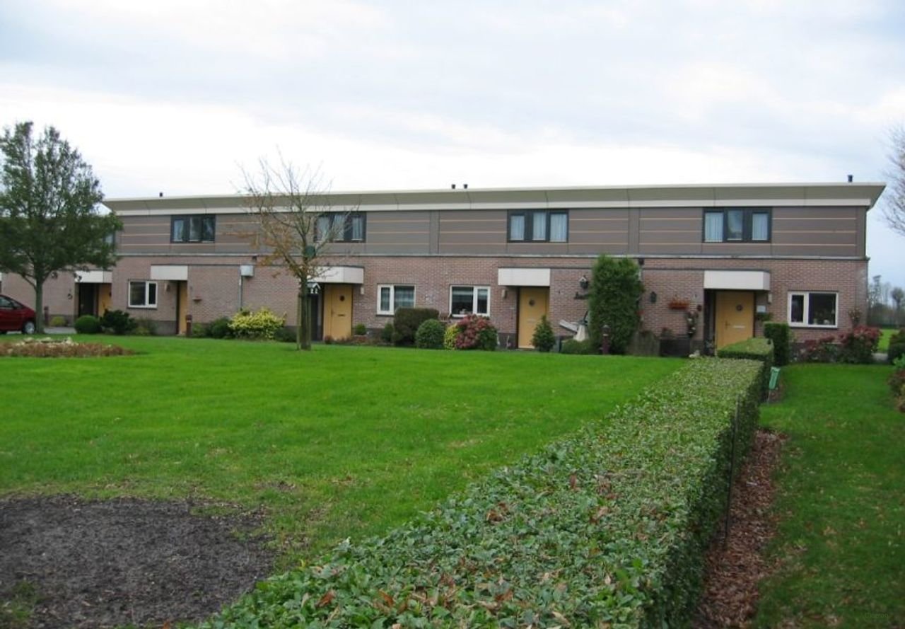 Senior housing with unobstructed views in Menaam - Image 2