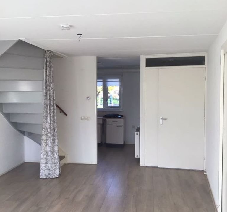 Senior housing with unobstructed views in Menaam - Image 3